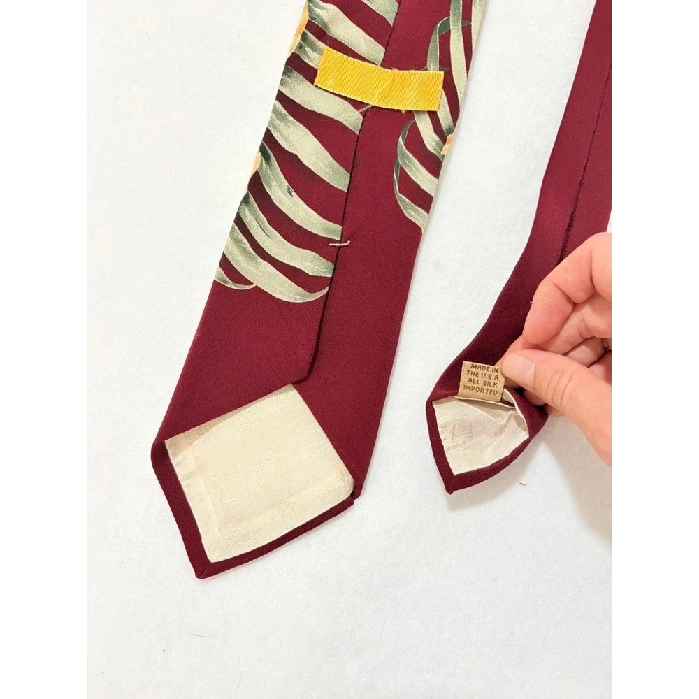 Tommy Bahama Mens Silk Tie Maroon Burgundy Tropical Floral Orchid Palm Leaf USA‎